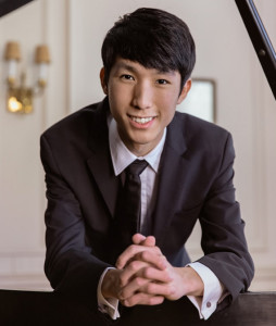 ERIC-LU-Piano-orch-national-de-lille-piano-concert-classiquenews-tournee-orch-national-de-lille-alexandre-Bloch